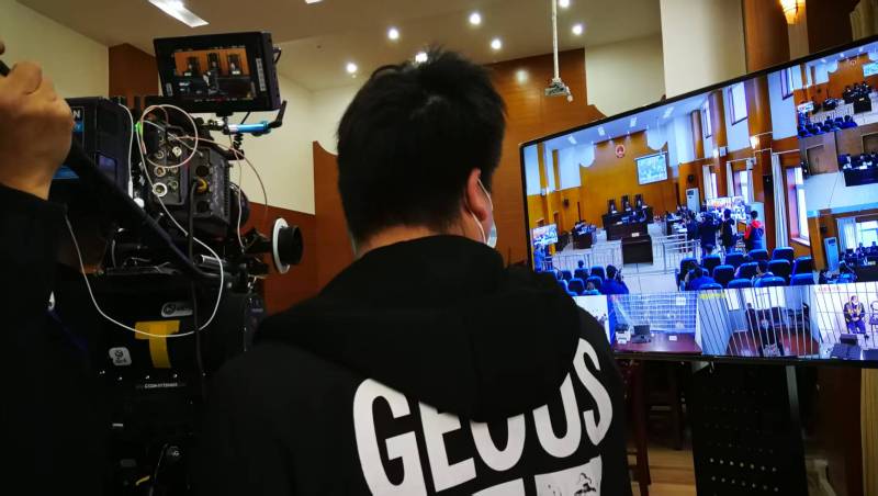 AI生成VS人工创意——滨湖区广告片拍摄公司的技术浪漫主义实践